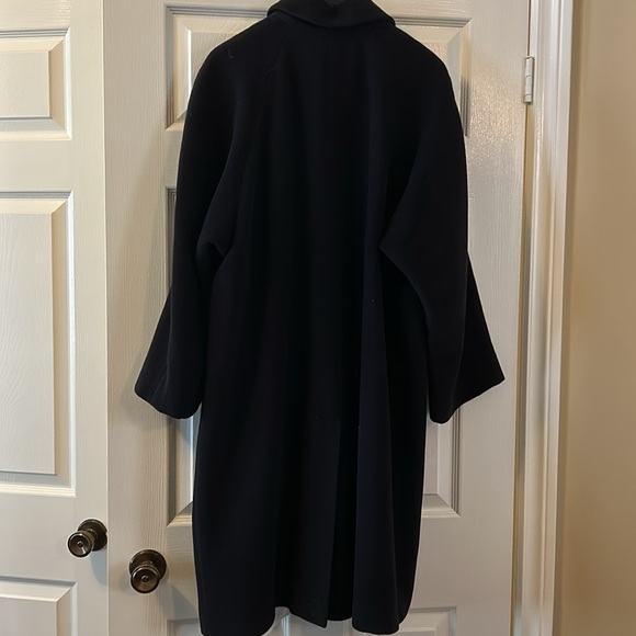 Andre, Winter Coat, Size Small/Medium - Picture 3 of 3